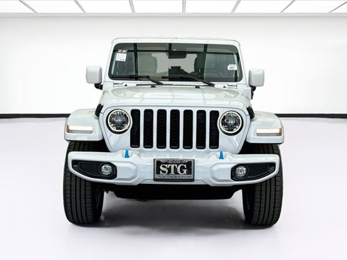 Used 2023 Jeep Wrangler Unlimited Sahara AWD/4WD image 2