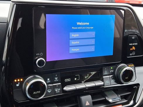 New 2026 Toyota Highlander XLE image 13