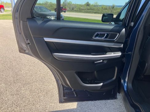 Used 2017 Ford Explorer XLT AWD/4WD image 22