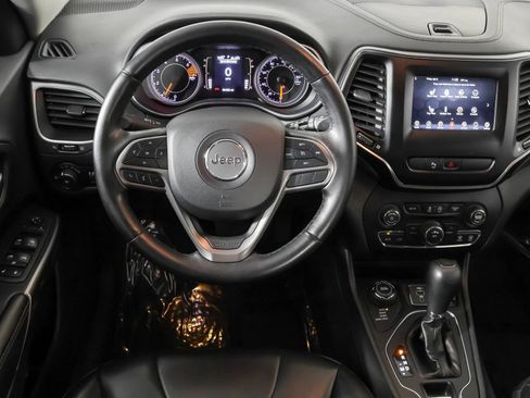 Used 2019 Jeep Cherokee Latitude Plus w/ Cold Weather Group AWD/4WD image 37