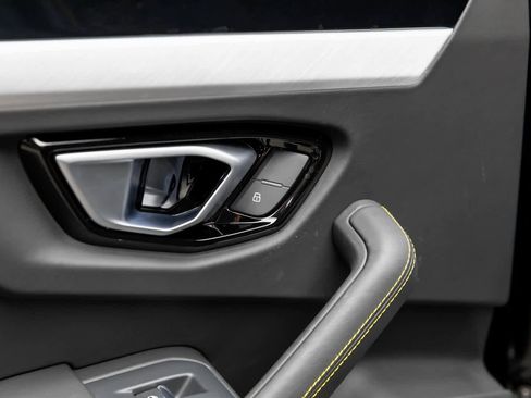 Used 2022 Lamborghini Urus image 41