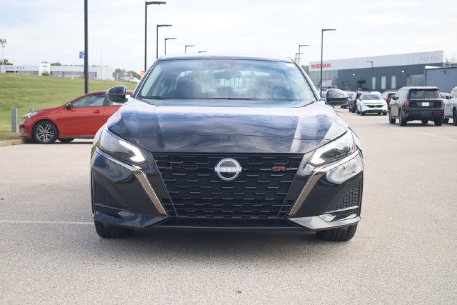 Used 2025 Nissan Altima 2.5 SR AWD/4WD image 2