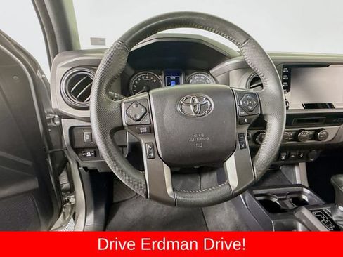 Certified 2021 Toyota Tacoma TRD Off-Road AWD/4WD image 11