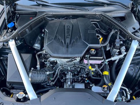 Used 2025 Genesis G70 2.5T image 28