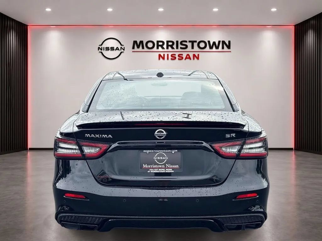 Used 2022 Nissan Maxima SR w/ Sport Mat Group FWD image 4
