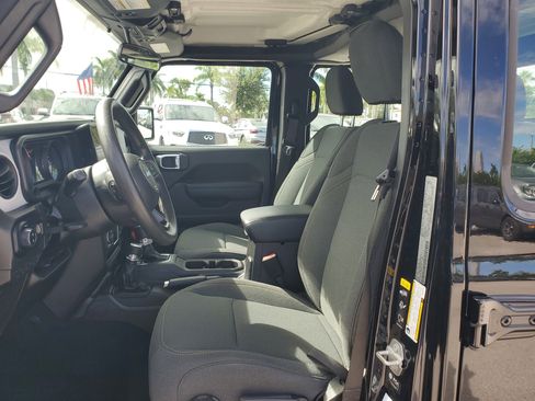 Used 2024 Jeep Gladiator Sport image 11