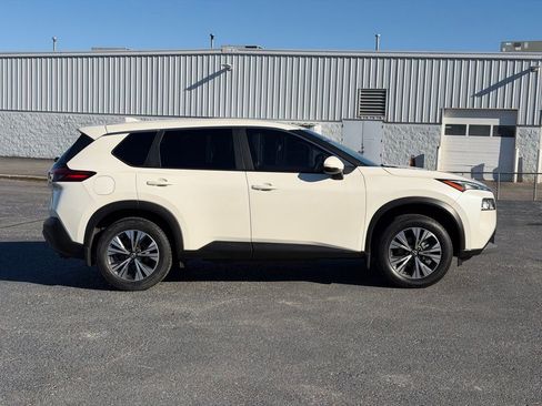 Used 2023 Nissan Rogue SV image 4