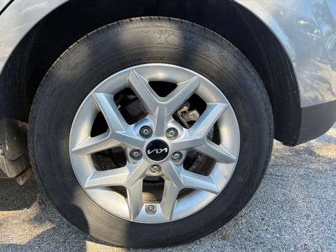 Used 2025 Kia Soul LX w/ LX Technology Package FWD image 20