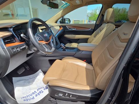 Used 2017 Cadillac XT5 Platinum AWD/4WD image 18