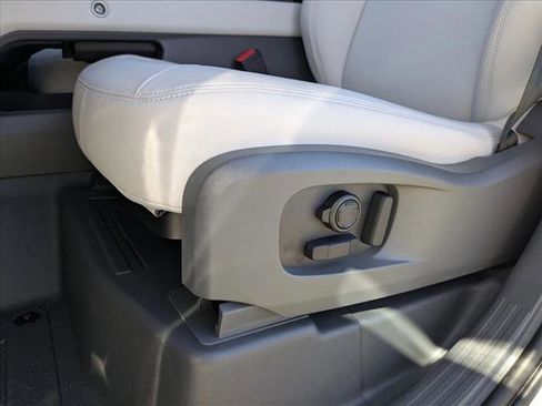 New 2026 Land Rover Defender 110 X-Dynamic SE image 4