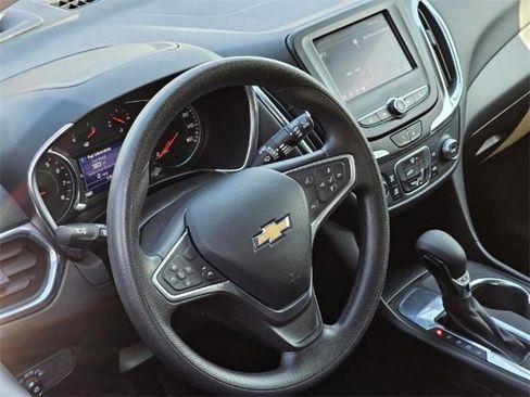 Used 2022 Chevrolet Equinox LT image 18