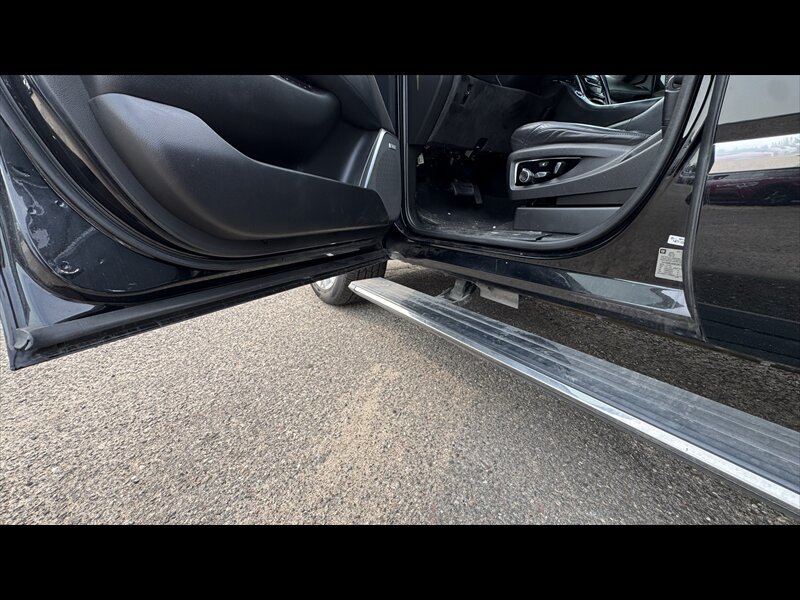 Used 2017 Cadillac Escalade Platinum AWD/4WD image 12
