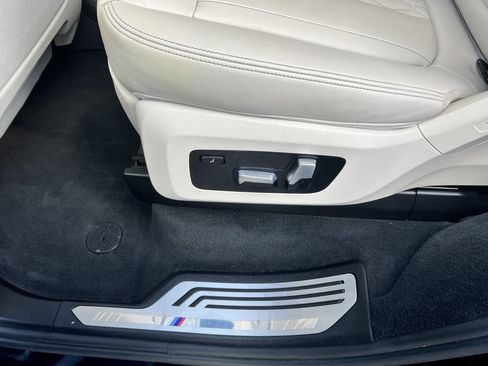 Used 2019 BMW X7 xDrive50i w/ Dynamic Handling Package image 39