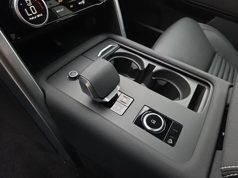 New 2026 Land Rover Discovery Limited Edition image 13