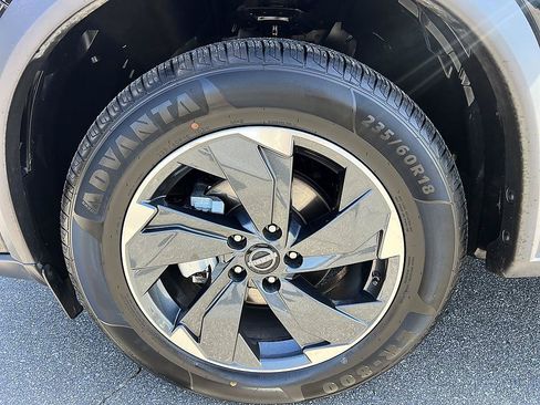 Certified 2025 Nissan Rogue SV AWD/4WD image 9