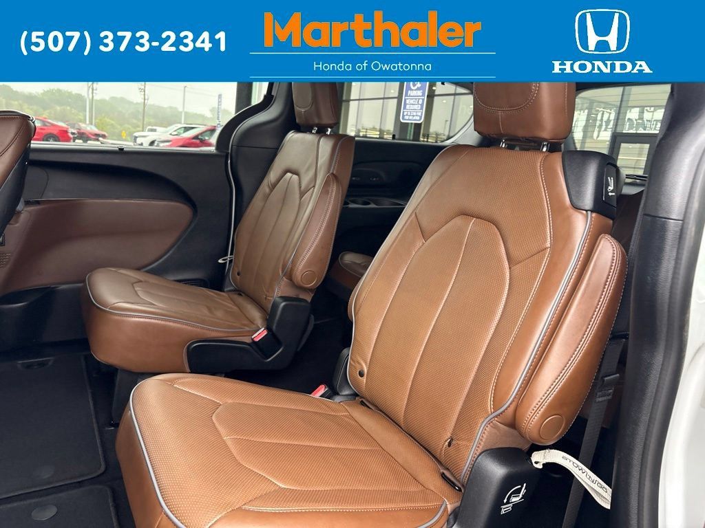 Used 2020 Chrysler Pacifica Limited w/ Tire & Wheel Group FWD image 13