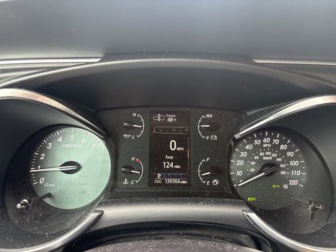 Used 2018 Toyota Sequoia Platinum image 37