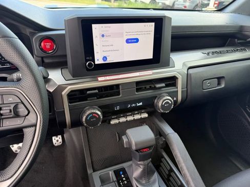 Used 2025 Toyota Tacoma TRD Sport image 21