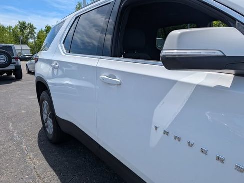 Used 2023 Chevrolet Traverse LT AWD/4WD image 9