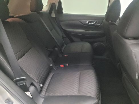 Used 2019 Nissan Rogue SV image 19