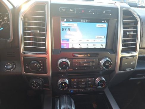 Used 2018 Ford F150 Platinum w/ Equipment Group 701A Luxury AWD/4WD image 19