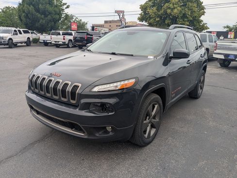 Used 2017 Jeep Cherokee Latitude w/ Comfort/Convenience Group AWD/4WD image 10