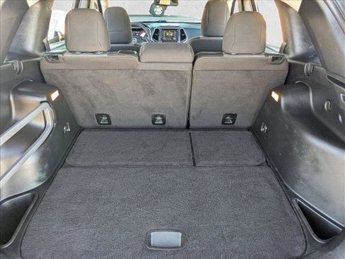 Used 2018 Jeep Cherokee Latitude image 6