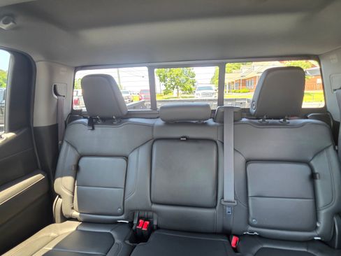 Used 2021 GMC Sierra 1500 SLT w/ SLT Premium Plus Package AWD/4WD image 23