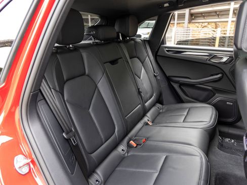 Certified 2026 Porsche Macan AWD/4WD image 60
