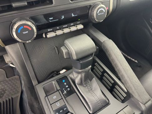 Used 2025 Toyota Tacoma SR5 AWD/4WD image 19