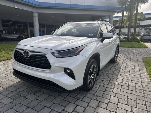 Used 2024 Toyota Highlander XLE FWD image 20