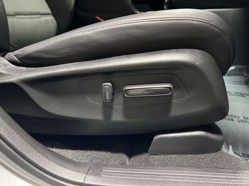 Used 2025 Honda CR-V EX-L image 11