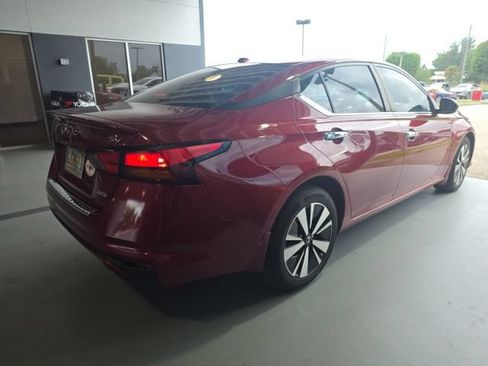 Certified 2022 Nissan Altima 2.5 SV w/ SV Premium Package AWD/4WD image 1