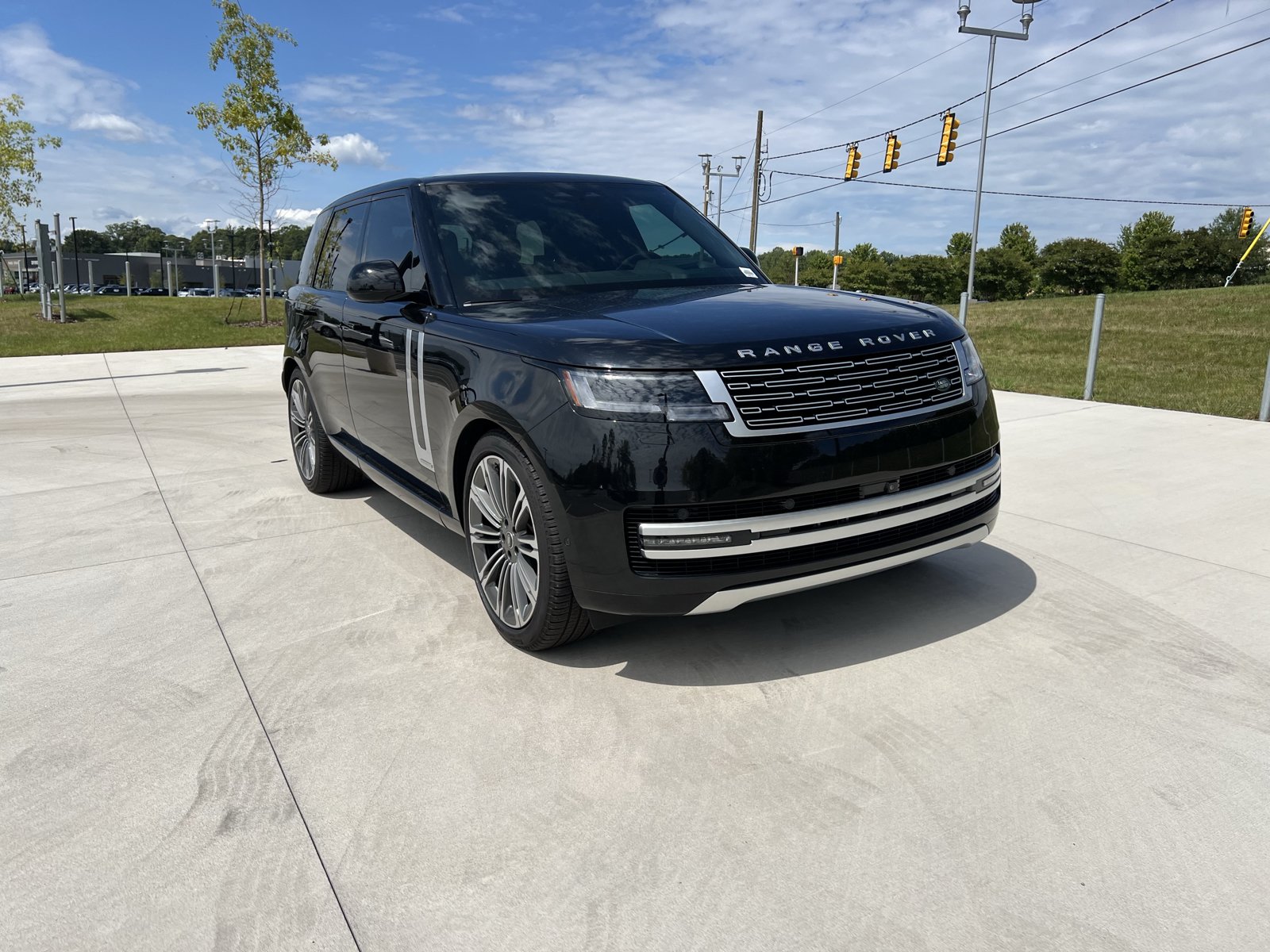 Used 2024 Land Rover Range Rover Autobiography AWD/4WD image 2
