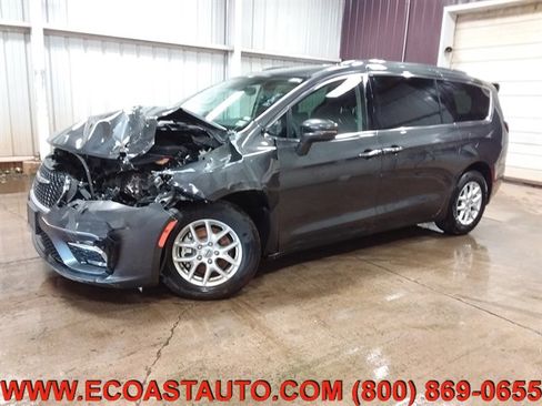 Used 2021 Chrysler Pacifica Touring-L image 1