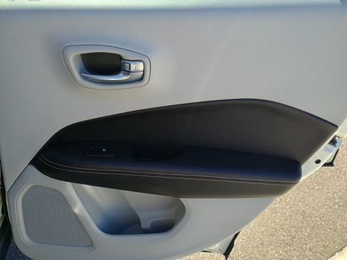 Used 2019 Jeep Compass Latitude image 19