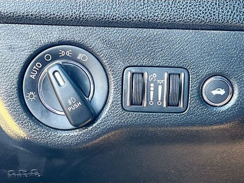 Used 2020 Chrysler 300 S w/ 300S Premium Group RWD image 10