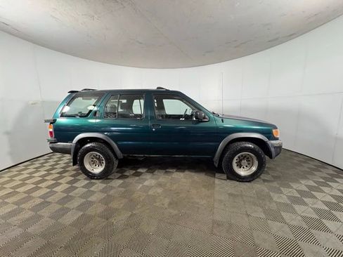 Used 1997 Nissan Pathfinder SE image 5