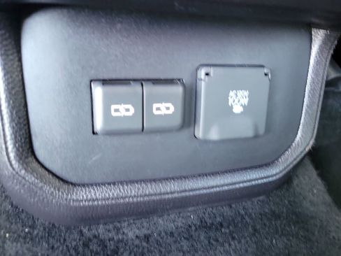 Used 2023 Toyota Highlander Limited image 12