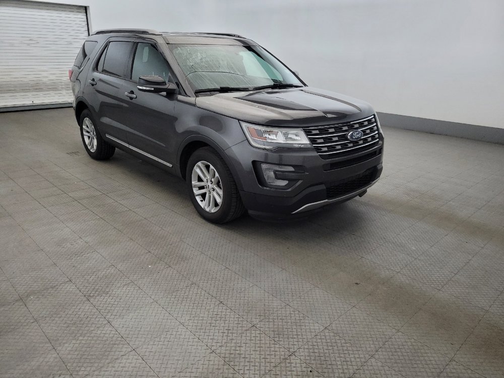 Used 2017 Ford Explorer XLT w/ Equipment Group 202A FWD image 13