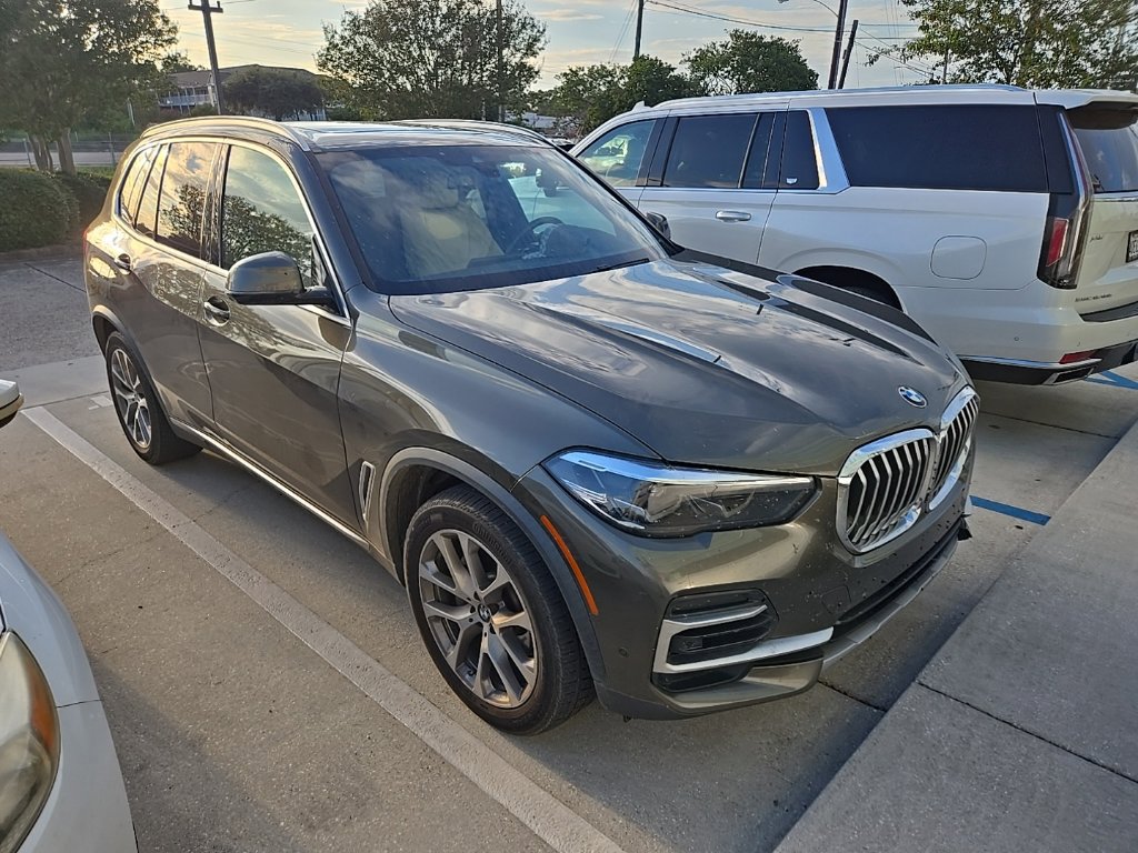 Used 2022 BMW X5 sDrive40i w/ Premium Package RWD image 3