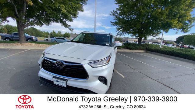 Certified 2025 Toyota Highlander Limited AWD/4WD image 3
