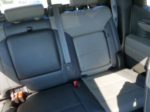 Used 2022 Chevrolet Silverado 1500 ZR2 w/ Technology Package AWD/4WD image 14