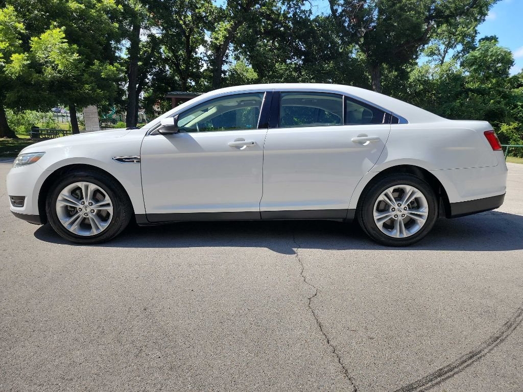 Used 2015 Ford Taurus SEL FWD image 4
