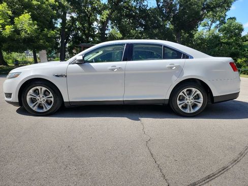 Used 2015 Ford Taurus SEL FWD image 4