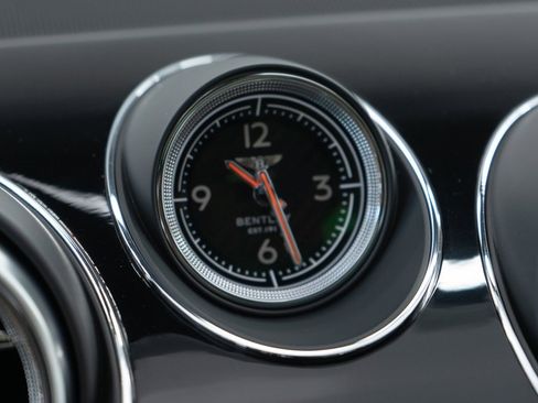 Used 2020 Bentley Bentayga V8 image 40