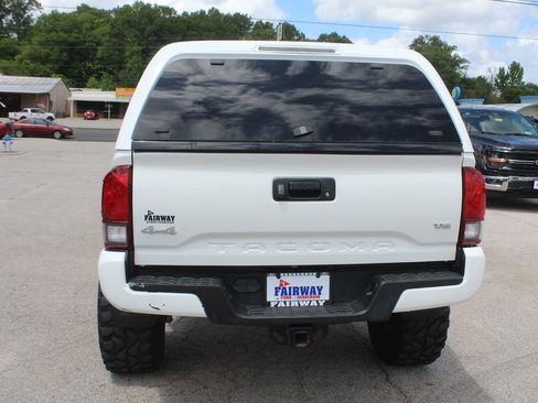 Used 2019 Toyota Tacoma SR5 image 11