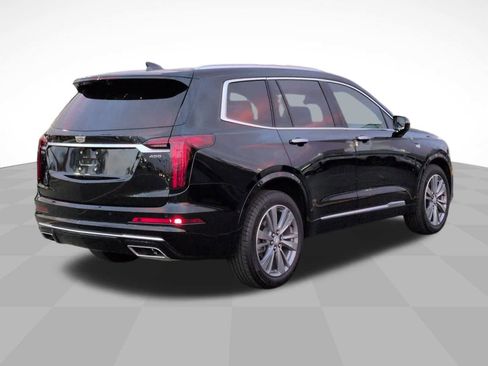 Used 2025 Cadillac XT6 Premium Luxury w/ Technology Package image 5