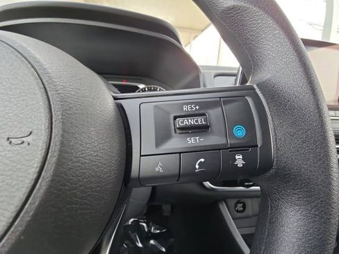 Used 2024 Nissan Rogue SV image 12