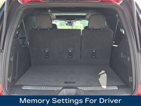 Used 2025 Chevrolet Suburban RST w/ Comfort Package AWD/4WD image 31
